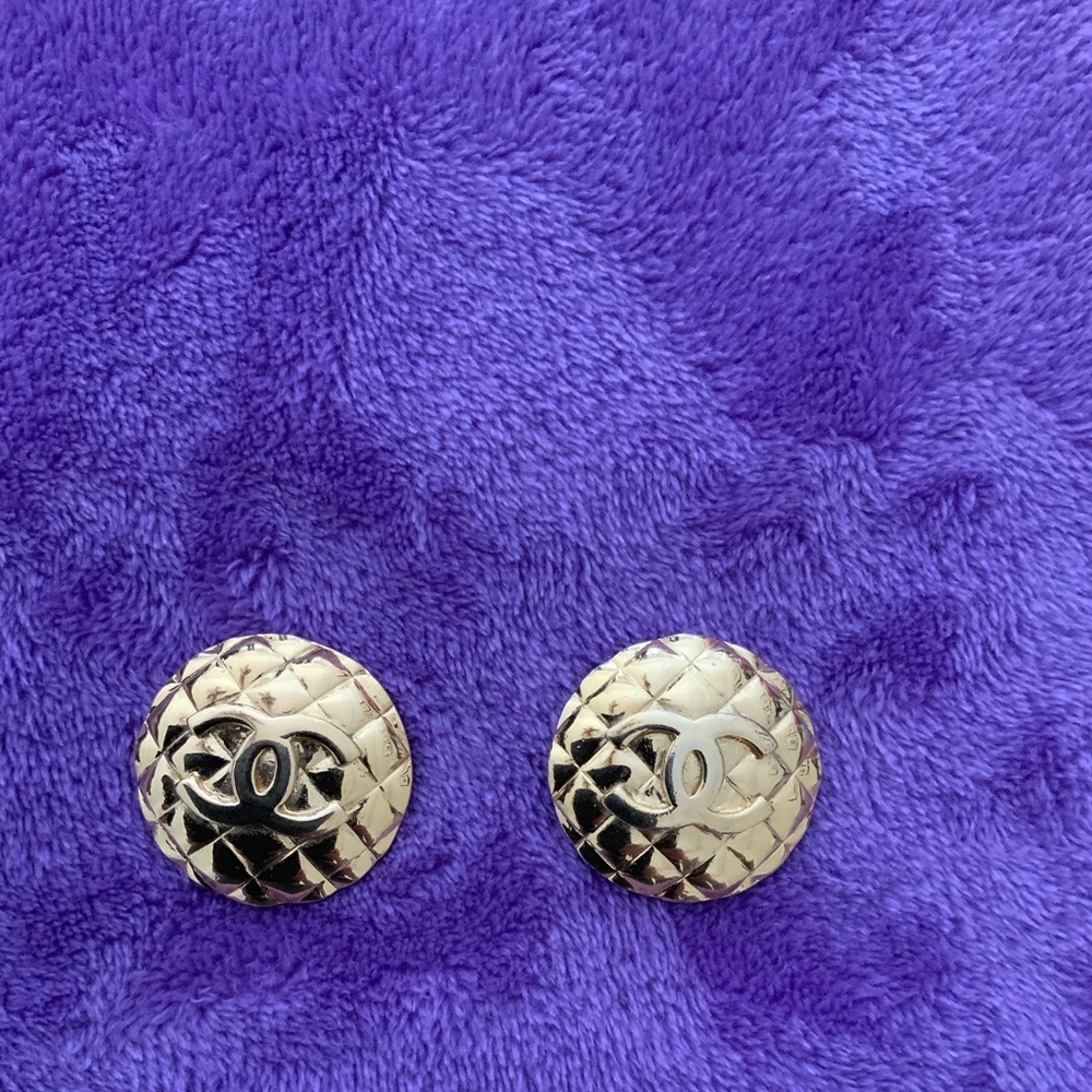 Vintage Chanel Gold Clip-on Earrings